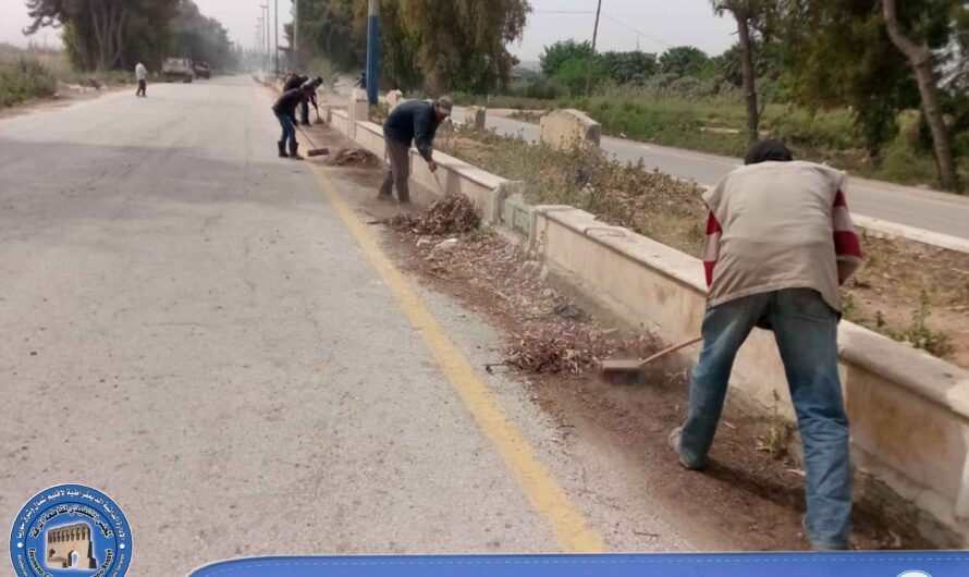 بلدية الشعب في الكسرات تطلق حملة تنظيف لطريق الرقة _ حلب