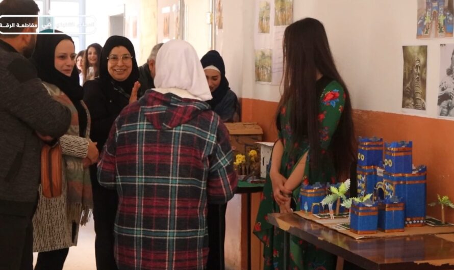 إقامة معرض للرسومات والأعمال اليدوية من قبل طلاب المدرسة النموذجية