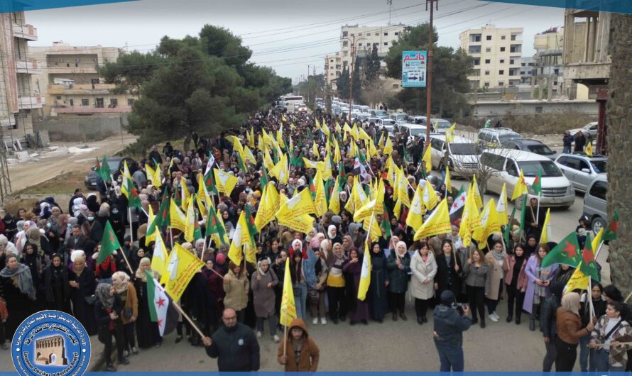 الرقة تشهد مسيرة جماهيرية دعماً لقوات سوريا الديمقراطية