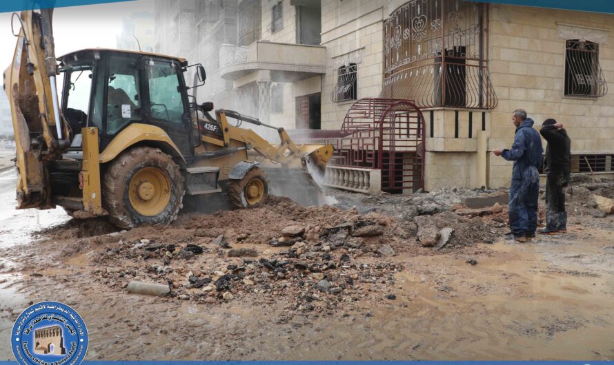 ورشات المياه تصلح خط مياه متضرر في حي الفردوس