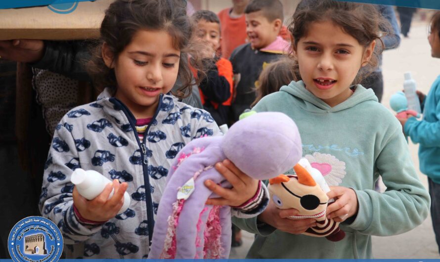 توزيع ألعاب على أطفال المهجرين من الشهباء وعفرين
