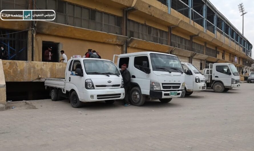 خلية الأزمة في الرقة تواصل جهودها الإغاثية لدعم المهجرين قسراً من عفرين والشهباء