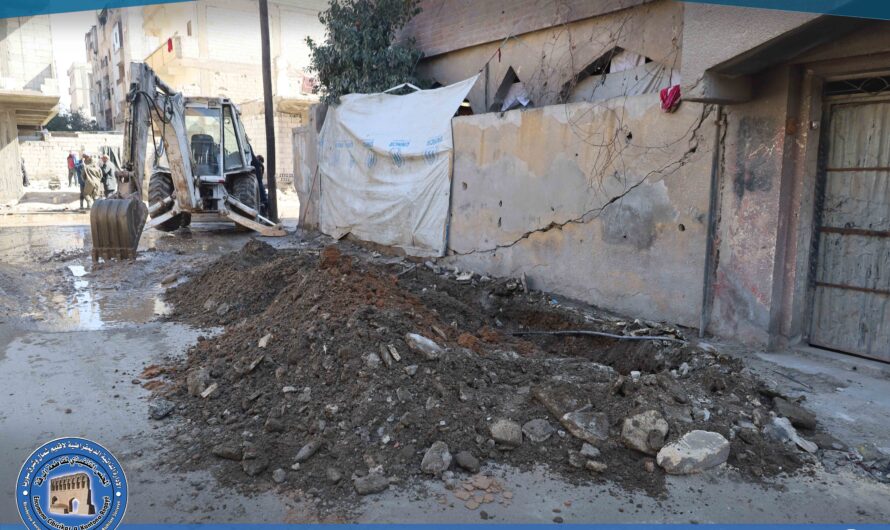 ورشة الطوارئ تُصلح خط مياه متضرر شمال مدرسة هواري بومدين