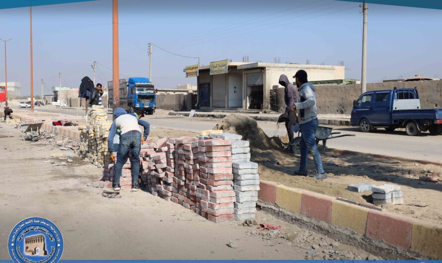 العمل على تركيب بلاط لأرصفة كورنيش المشلب الشمالي