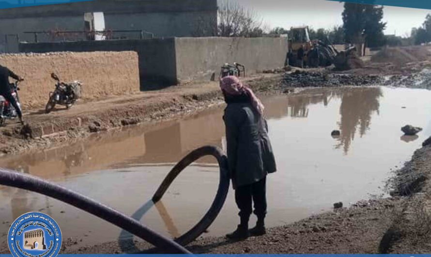 بلدية الشعب في الكالطة تواصل جهودها لسحب مياه الأمطار من طريق العبّارة