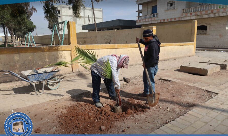 إجراء بعض أعمال الزراعة والنظافة ضمن حديقة المرأة