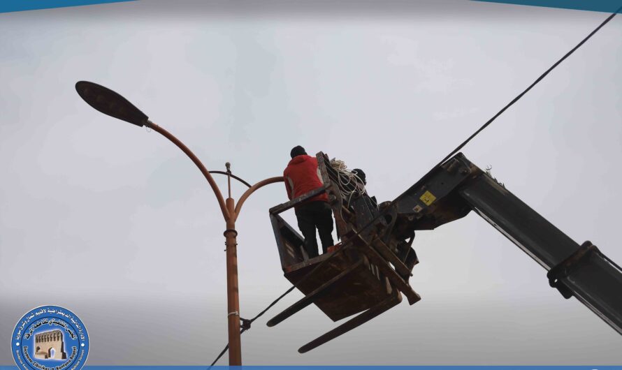 دائرة الإنارة تواصل أعمال تحسين شبكة الإنارة العامة في عدة مواقع