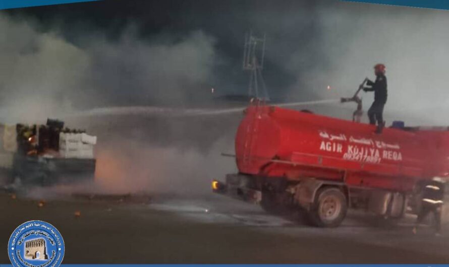 إخماد حريق نشب في سيارة محملة بالخضار في شارع الكورنيش