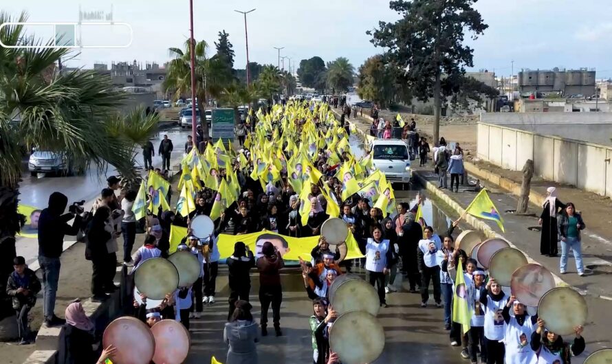 تجمع نساء زنوبيا ينظم مسيرة جماهيرية في الرقة