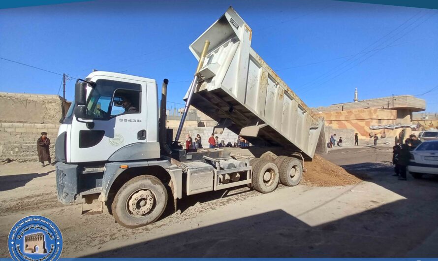 بلدية الشعب في الرقة تستأنف أعمال تأهيل طريق ماكف الغنم القديم