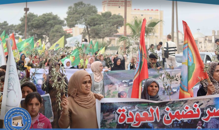 تحت شعار “بروح مقاومة العصر نضمن العودة الآمنة إلى عفرين” – مسيرة حاشدة في الرقة لإحياء الذكرى السابعة لاحتلال عفرين