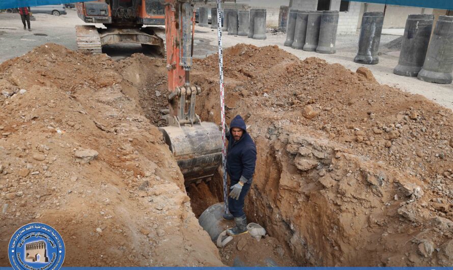 بلدية الشعب تواصل تنفيذ مشروع الصرف الصحي الجديد شرق دوار حزيمة