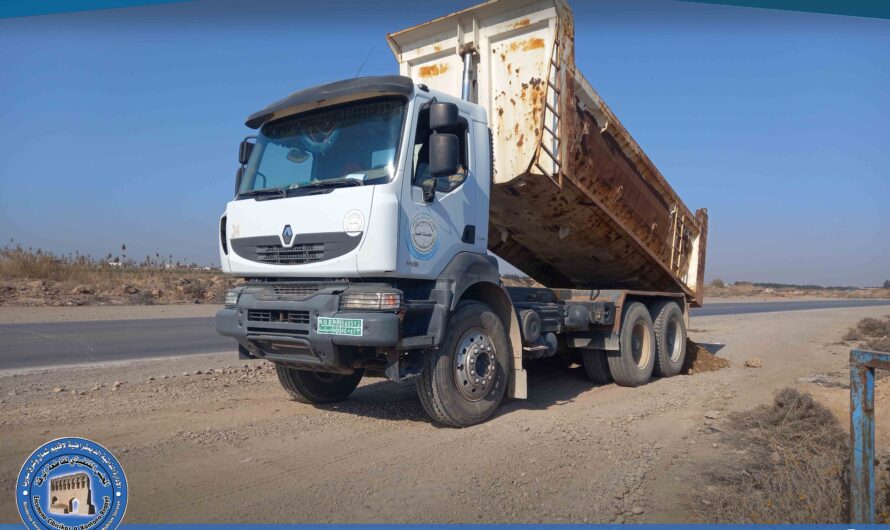 بلدية الشعب بالمزارع تواصل أعمال صيانة الطرق وترحيل المكبات العشوائية