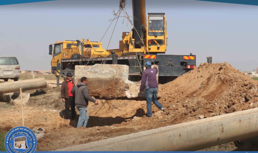 ورشة الرافعة تواصل أعمالها المكثفة لمعالجة الأقنية المعلقة وضمان استمرارية الري