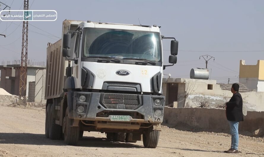 ورشات الخدمات الفنية تواصل أعمال تأهيل الطرق في الرقة