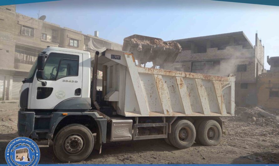 الخدمات الفنية تواصل حملة إزالة الركام في المدينة والريف