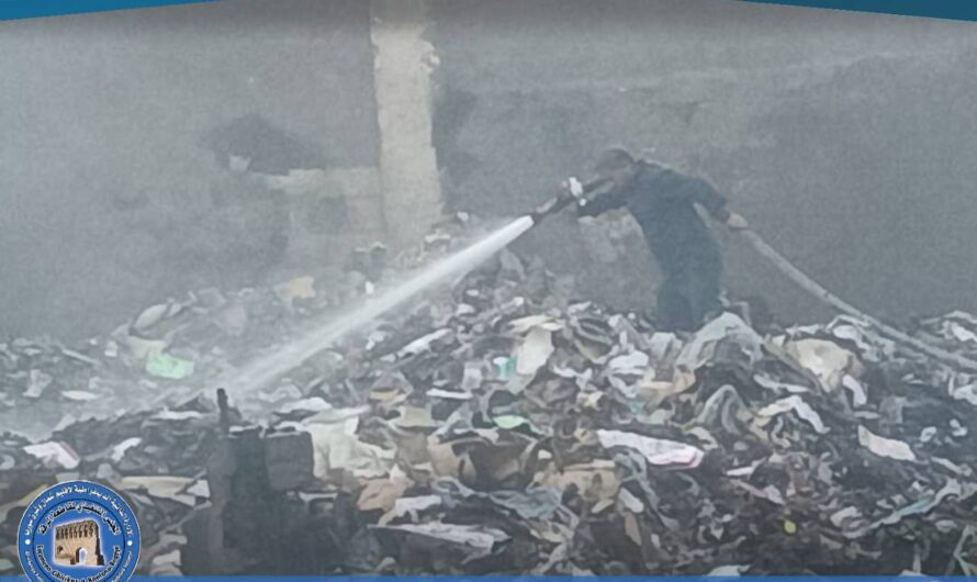 إخماد حريق نشب في معمل كرتون بسوق الحديد دون وقوع إصابات