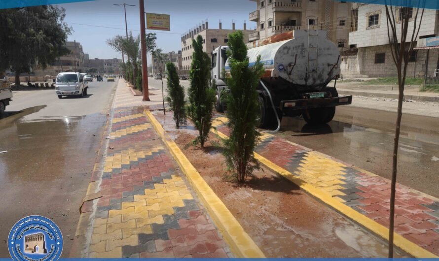 انتهاء أعمال تشجير المنصف أمام مكتبة الآداب في الرقة