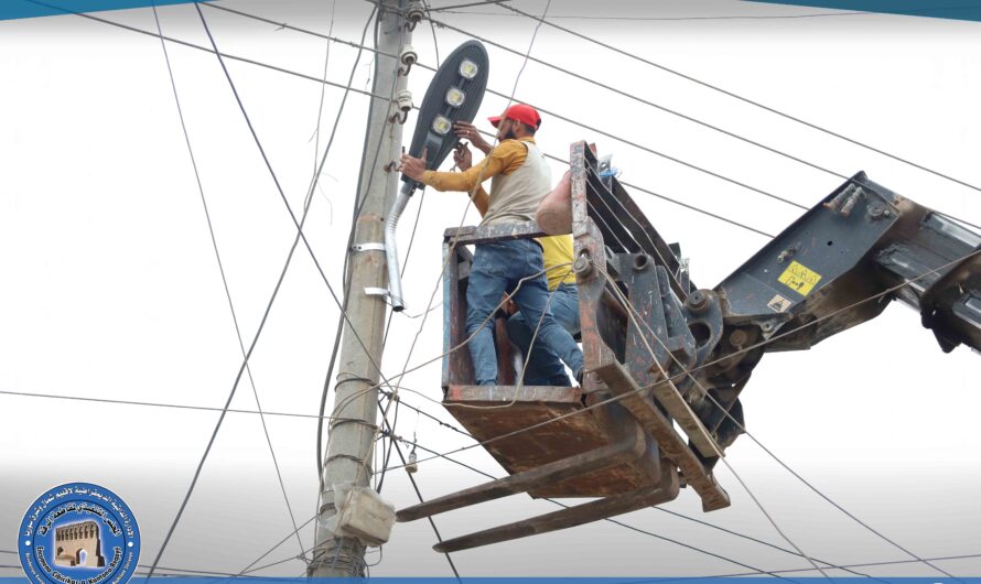 دائرة الإنارة العامة تستبدل أجهزة الإنارة المتضررة في حي المشلب
