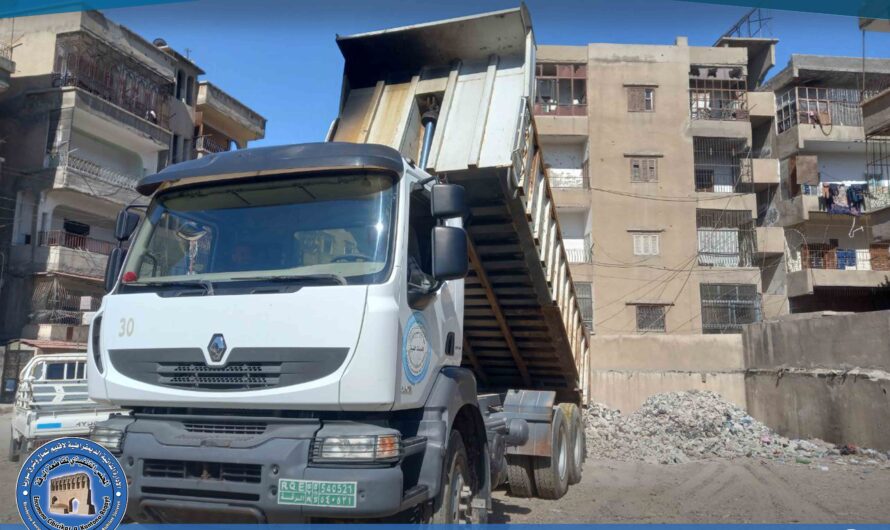 بلدية الشعب بالرقة تواصل أعمال إزالة الركام وردم الساحات في المدينة