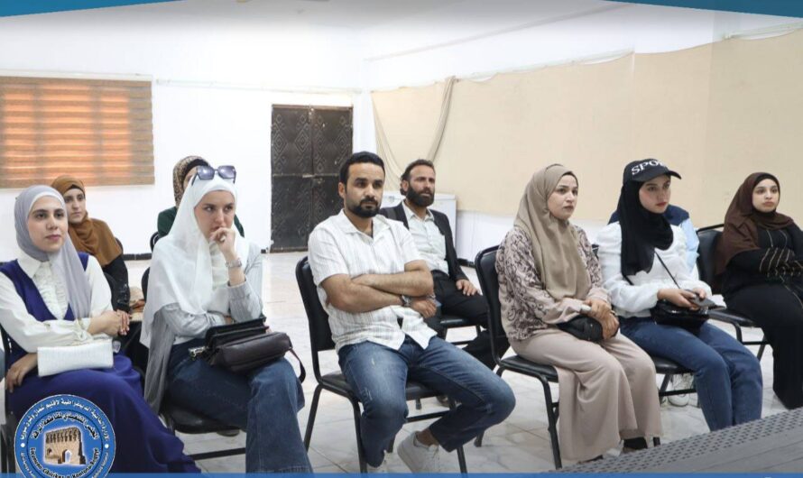 طلاب قسم التربية بجامعة الشرق يتلقون دروساً في النوتة الموسيقية بالمركز الثقافي