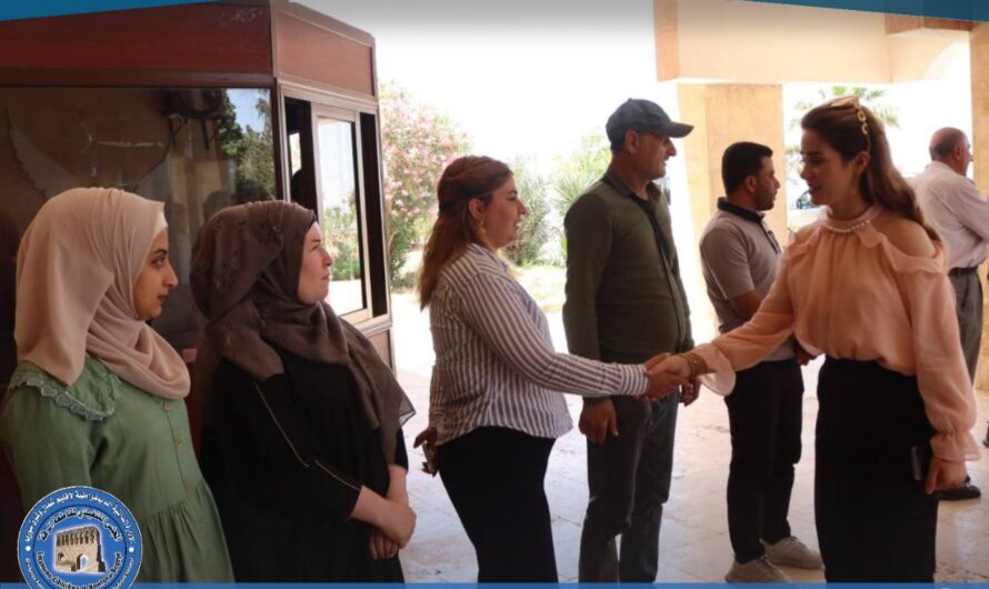 وفد مهرجان الأدب الأول يزور المعالم الثقافية في الطبقة