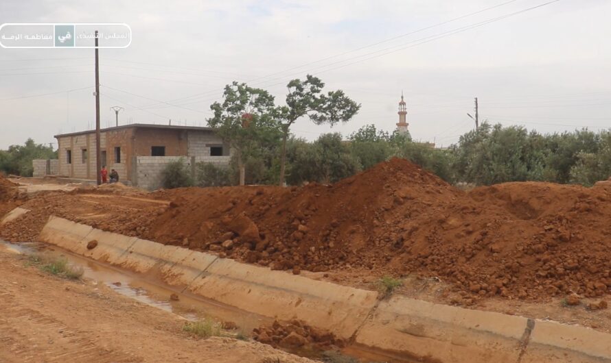 إجراء بعض أعمال الصيانة لقناة صالح في منطقة حطين