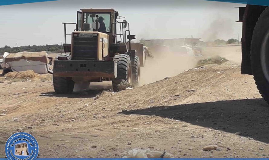 الخدمات الفنية في بلدية الشعب بالرقة تدعم بلديات الريف لترحيل المكبات العشوائية