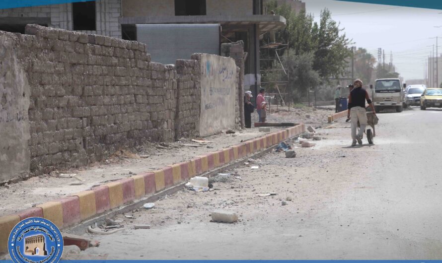 بلدية الرقة تُواصل أعمال تأهيل الأرصفة الجانبية في شارع الكهرباء