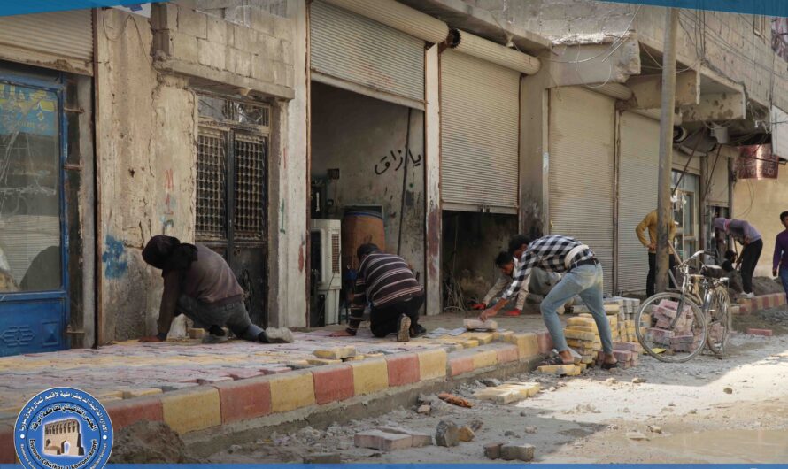 بلدية الرقة تواصل تأهيل أرصفة شارع المنصور من الجهة الشمالية