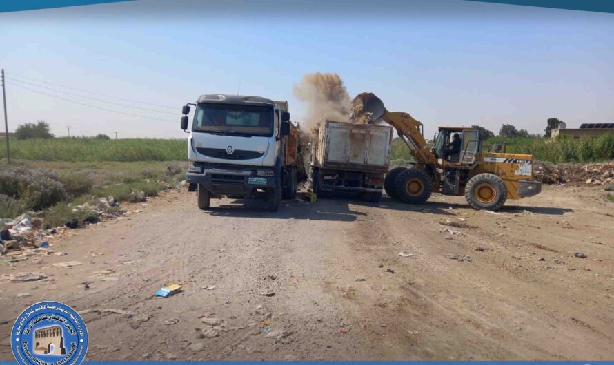 بلدية الشعب بالرقة تواصل دعم بلدية الكسرات بحملة نظافة وصيانة لمجبل الإسفلت