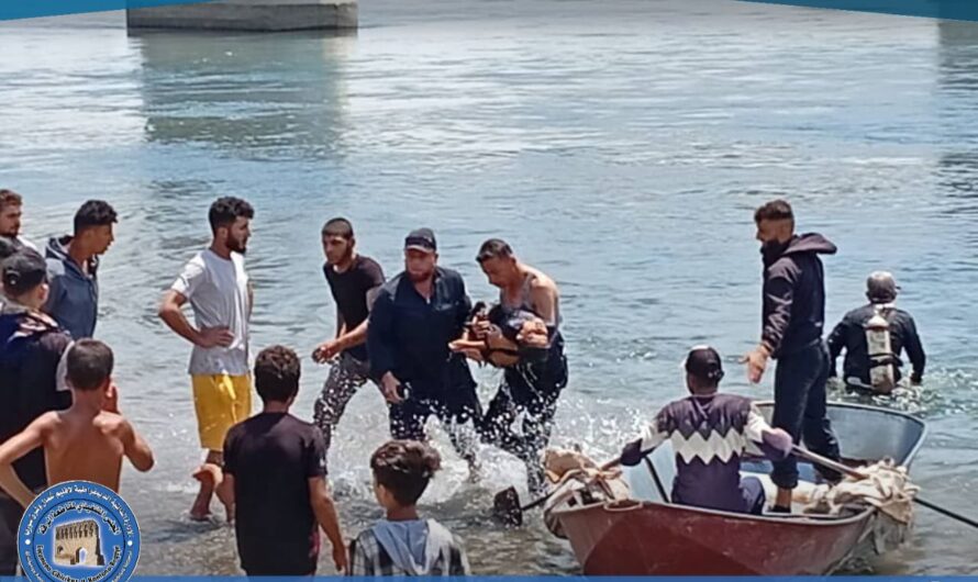فريق الغواصين ينتشل جثة طفل غرق في نهر الفرات قرب الجسر القديم