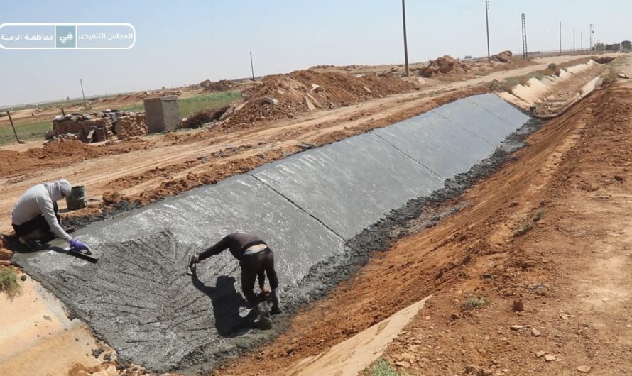 مكتب الري ينجز أعمال صيانة طارئة في قناة جروة لضمان استمرار تدفق المياه