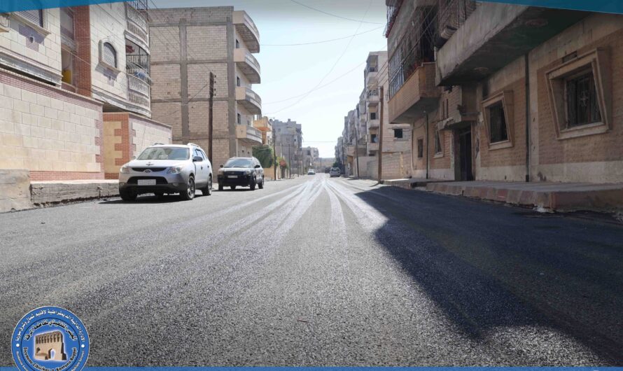 بلدية الشعب في الرقة تواصل تنفيذ مشروع تعبيد الطرق بالقرب من دائرة المياه