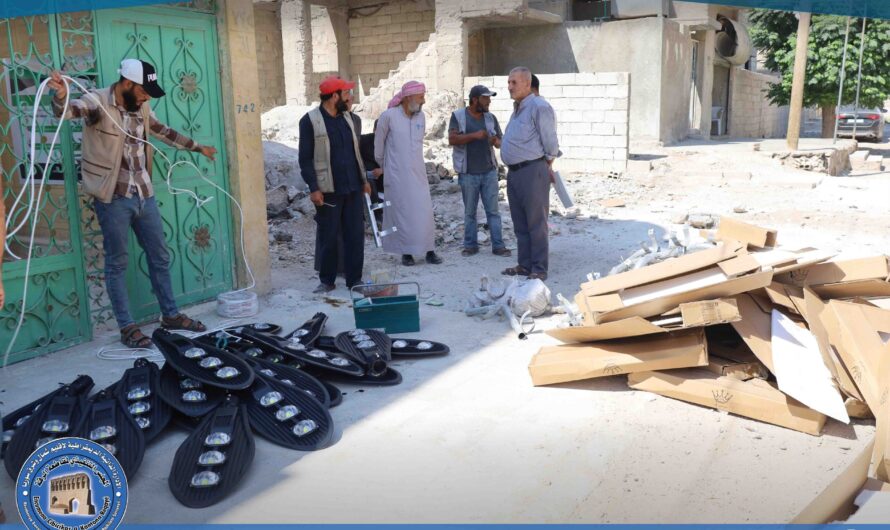 بلدية الشعب في الرقة تُركّب 40 جهاز إنارة في حي خلف مسجد الفرقان
