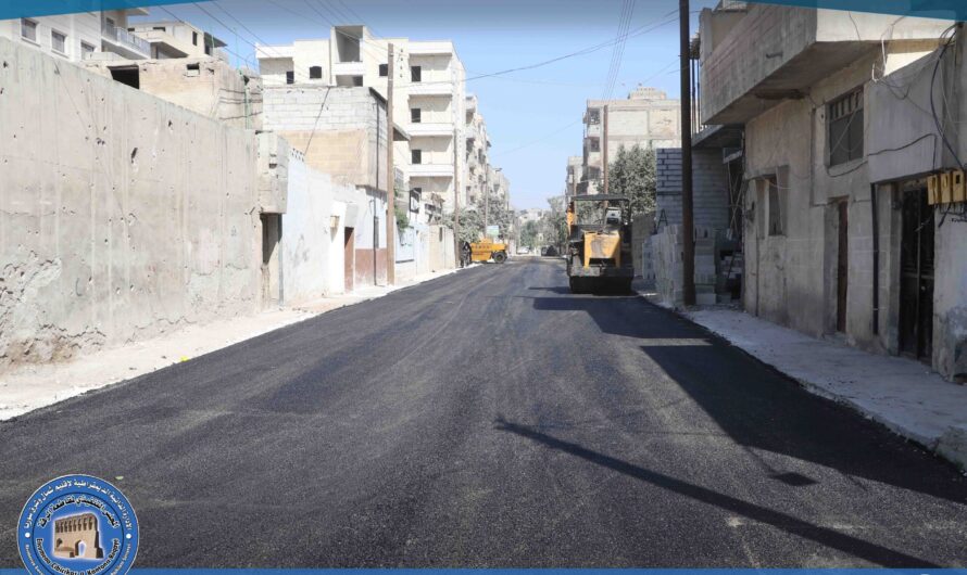 بلدية الشعب في الرقة تواصل أعمال تعبيد الطرق في حي الفردوس