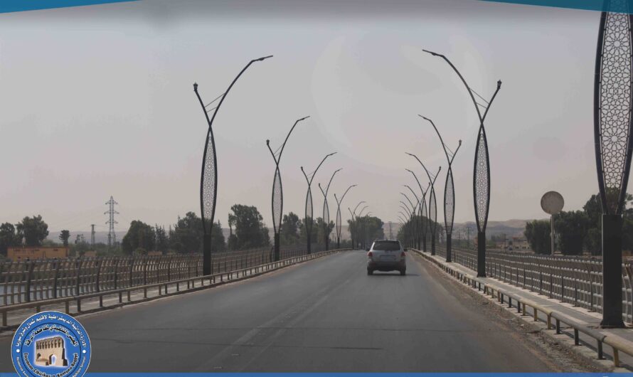قسم الإنارة يواصل أعمال صيانة أعمدة الإنارة على جسر الرقة الجديد