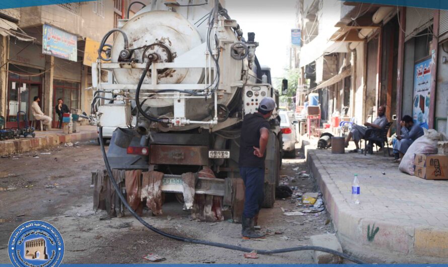ورشات الصرف الصحي تستجيب لشكاوى الأهالي وتباشر أعمال الصيانة في شارع المنصور