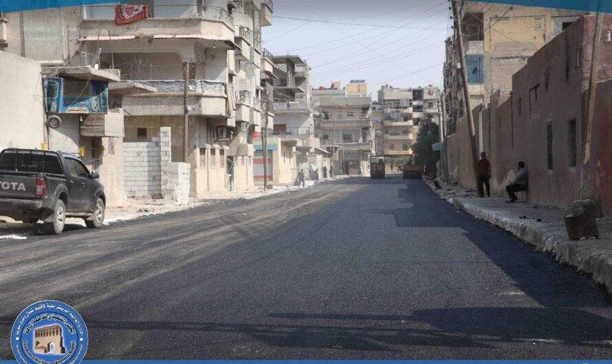 بلدية الرقة تواصل تنفيذ مشروع تعبيد الطرق في المدينة