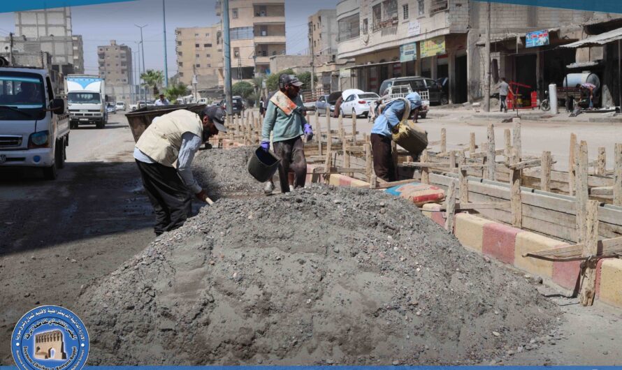 بلدية الشعب في الرقة تواصل أعمال ترميم شارع الساقية