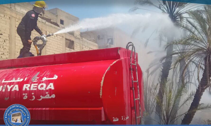 إخماد حريق نشب في أشجار نخيل بحارة العجيلي