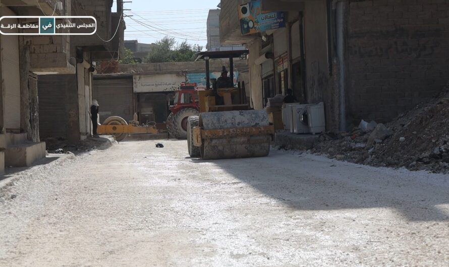 بلدية الرقة تواصل أعمال تعبيد الطرق ضمن خطتها لعام 2025