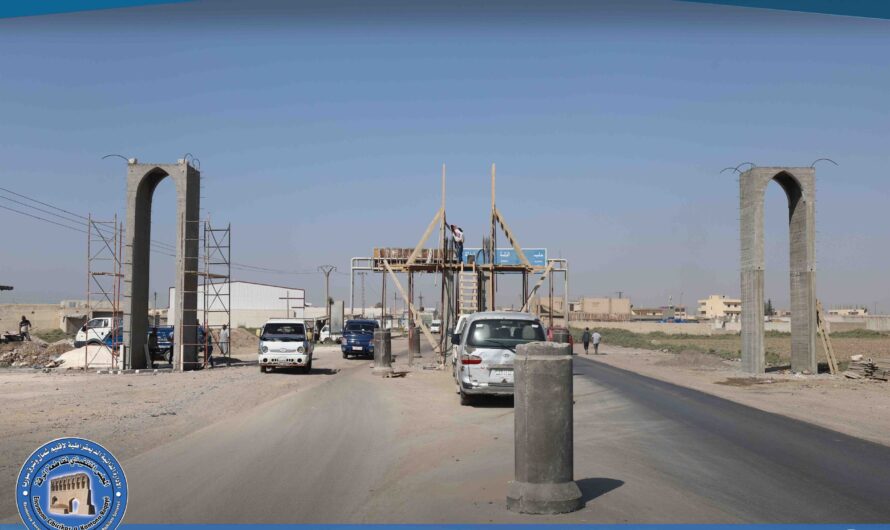 بلدية الشعب تبدأ تركيب أقواس من مادة الألوكوبوند عند مدخل الرقة الشرقي