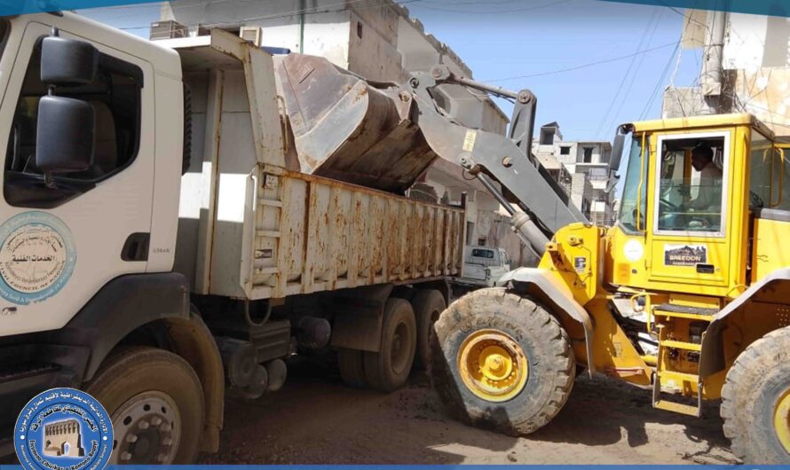 بلدية الشعب تواصل أعمال صيانة المجرور في شارع المنصوري بالرقة