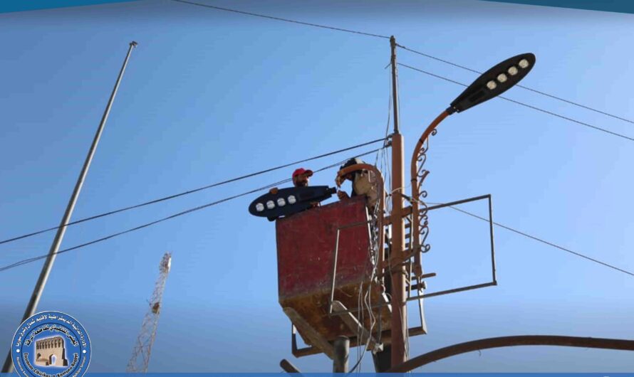 ورشات الإنارة تواصل أعمال التجديد في ساحة المرأة (جانب الاطفائية)