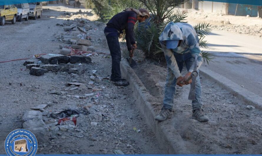 مواصلة الأعمال الخدمية لتأهيل طريق دوار الادخار _ مفرق الجزرة