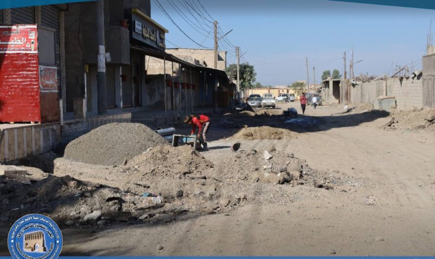 استكمال أعمال ردم مسارات الصرف والمطريات في الشارع الرئيسي لحي الطيار