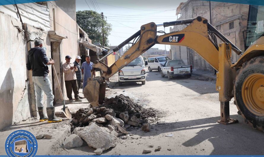 ورشات المياه تُصلح كسراً في خط المياه بحارة قصر البنات