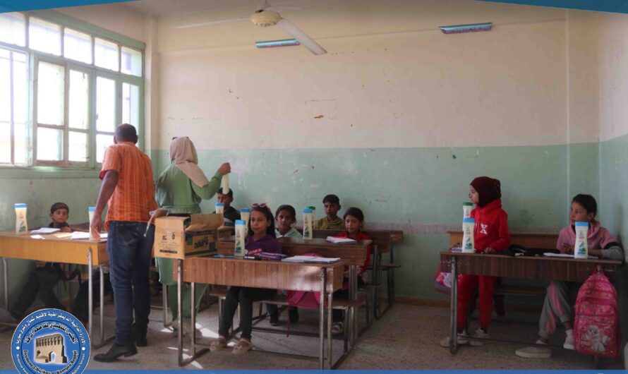 مكتب الصحة المدرسية يوزع منتجاً للنظافة الصحية في مدارس الكسرات