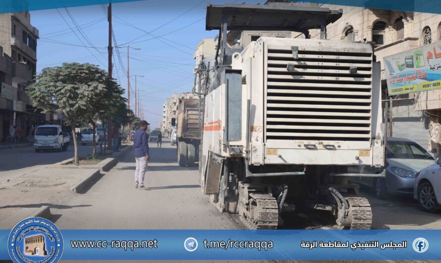 ورشات بلدية الشعب بالرقة تواصل أعمال صيانة الطرق لتحسين الواقع الخدمي